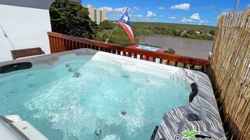 Bañera de hidromasaje exterior