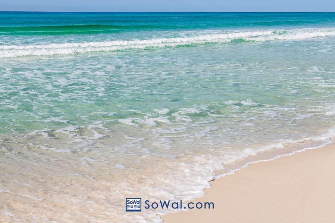 Nær stranden og solsenger