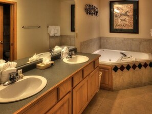 Tina con regadera y tina de hidromasaje