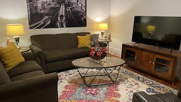Loft Eksekutif | Area keluarga | Televisi LED 58-inci dengan saluran TV digital dan TV