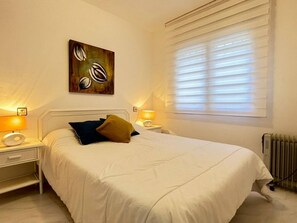 2 Schlafzimmer, Bügeleisen/Bügelbrett