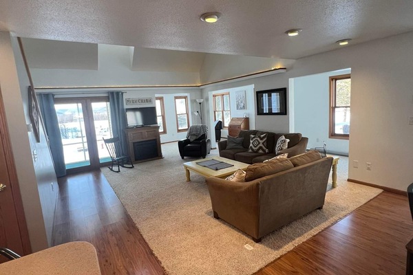 Smart-TV, DVD-spiller, fotballspill og bordtennis