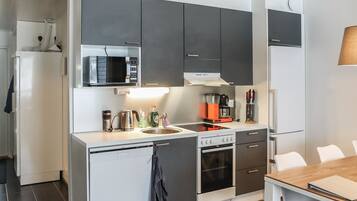 Réfrigérateur, micro-ondes, lave-vaisselle