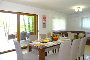 Dining - House Kolpa Paradise Whirlpool And Sauna, Metlika, Slovenia (Metlika)