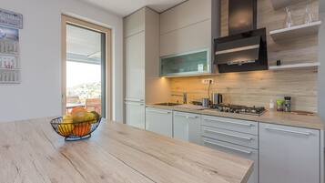 Kühlschrank, Ofen, Herdplatte, Geschirrspüler