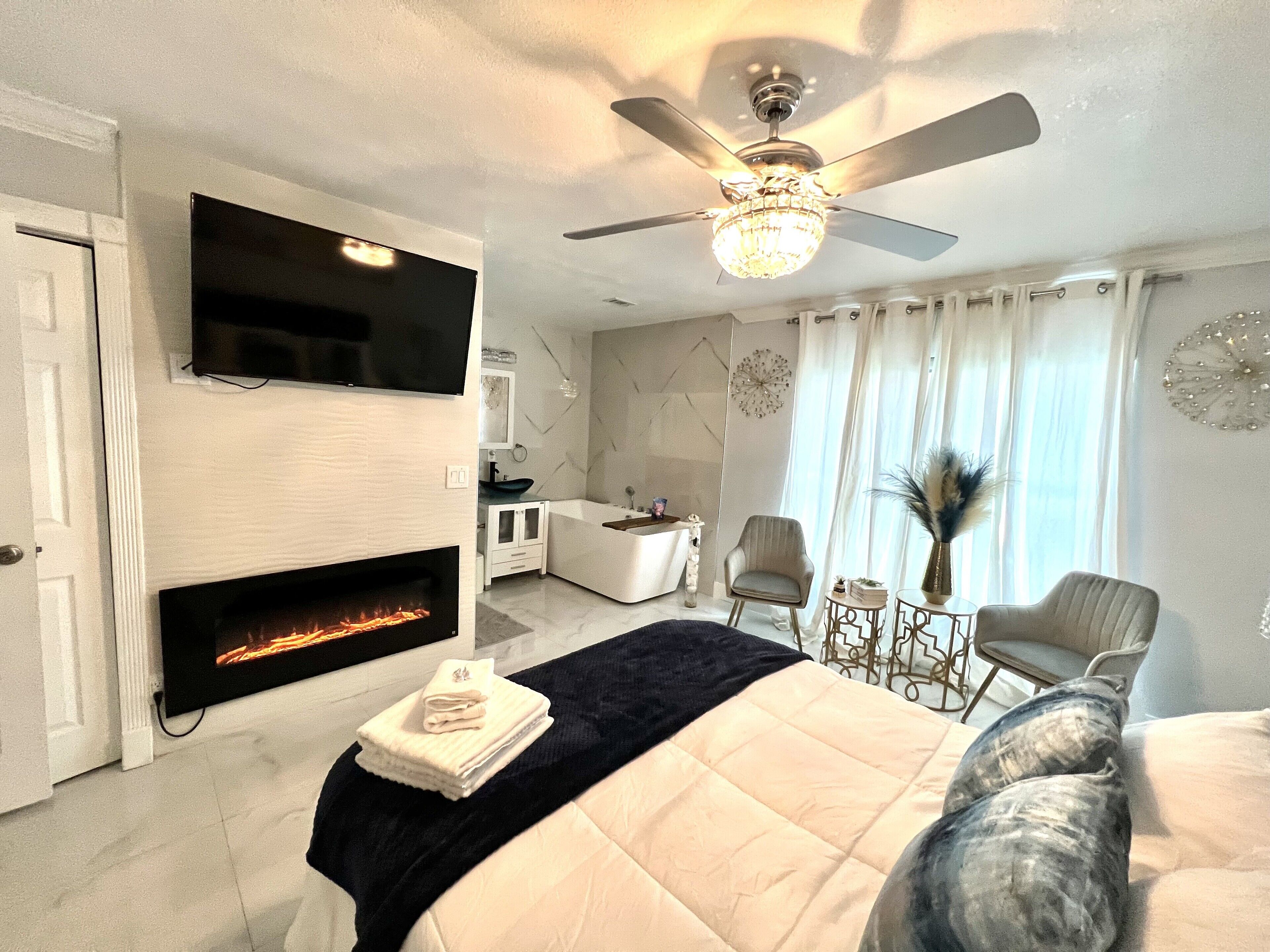 3 bedrooms, desk, iron/ironing board, travel crib