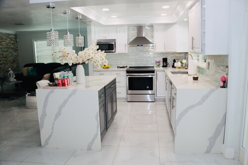 Modern Heater pool house tampa. Close to the park and zoo