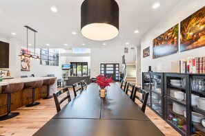Dining - 3BR Luxury, Near Beach/Disney; Pool is +$99/night (Huntington Beach)