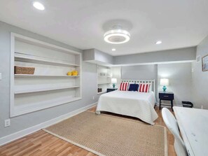 4 bedrooms, iron/ironing board