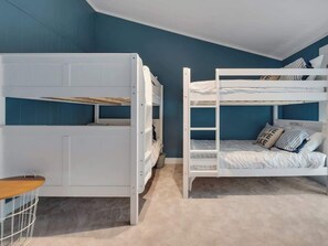 4 Schlafzimmer, Bügeleisen/Bügelbrett