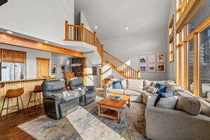 Een smart-tv en een open haard