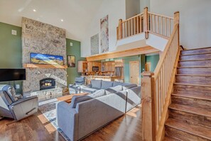 Smart TV, fireplace
