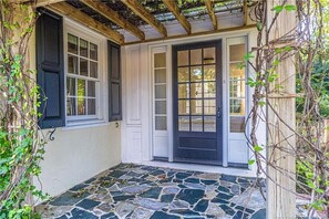 تفاصيل الفندق من الخارج