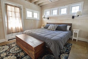 4 bedrooms, desk, free WiFi, bed sheets