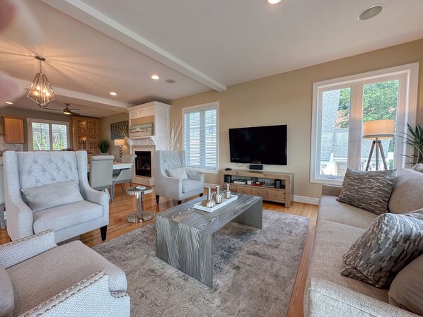 Smart TV, fireplace, stereo, computer monitors - Beauty For Ashes Retreat -Luxury Waterfront 2700 SQ FT; Buckroe Beach; Sleeps 10 (Hampton)