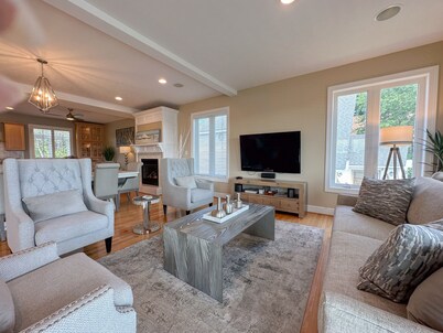 Beauty For Ashes Retreat -Luxury Waterfront 2700 SQ FT; Buckroe Beach; Sleeps 10
