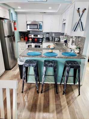 Fridge, microwave, oven, stovetop - TOTAL BEACH VIBE with additional amenities for that perfect getaway. (Panama City Beach)