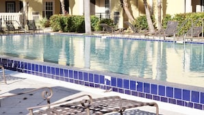 2 outdoor pools - Lovely Resort Condo (Tampa)