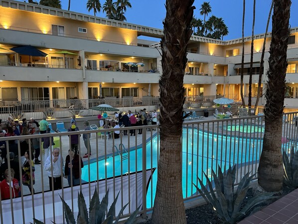 Outdoor pool, a heated pool - Fantastic Location! Heart of PS!
Stunning! Stays 60 days or more get 15% off (Palm Springs)