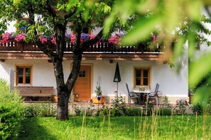 Property grounds - Apartment 60sqm, terrace, kitchenette, 2 bedrooms, living room, 4 pers. (Ruhpolding)