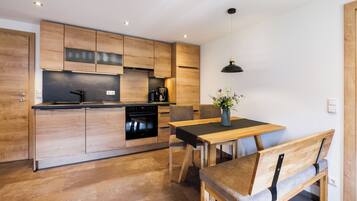 Geladeira, fogão, cooktop, lava-louças