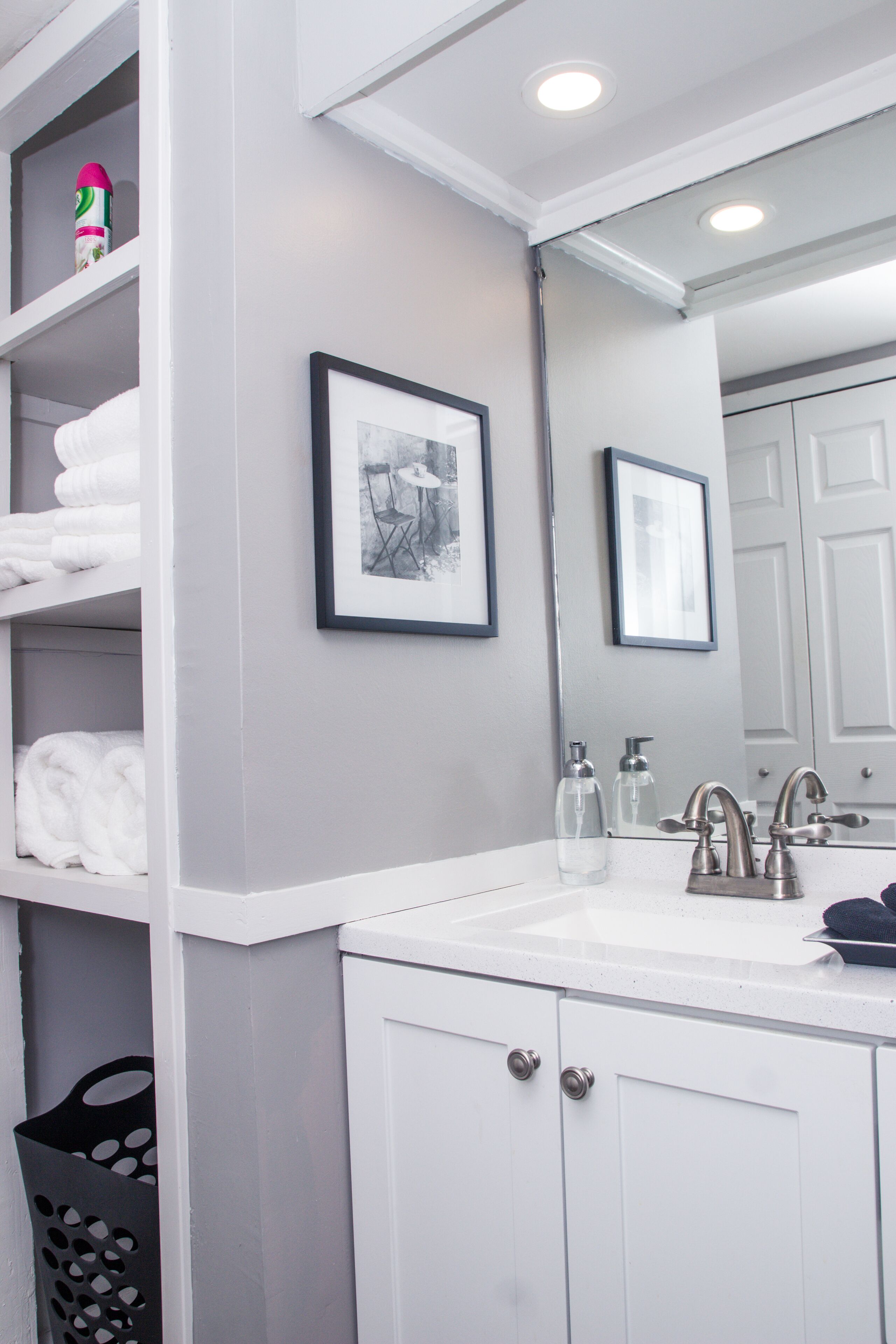 Combined shower/bathtub, hair dryer, towels, soap