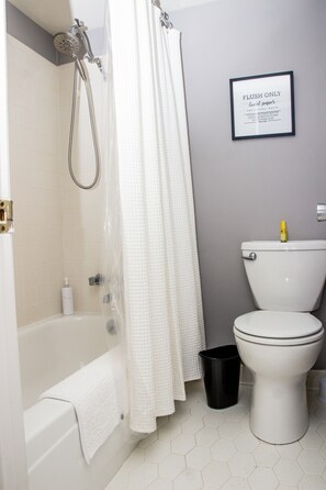 Combined shower/bathtub, hair dryer, towels, soap - Modern Designer Condo Near I55 w/Balcony (Jackson)