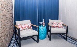 Interior - Modern Designer Condo Near I55 w/Balcony (Jackson)