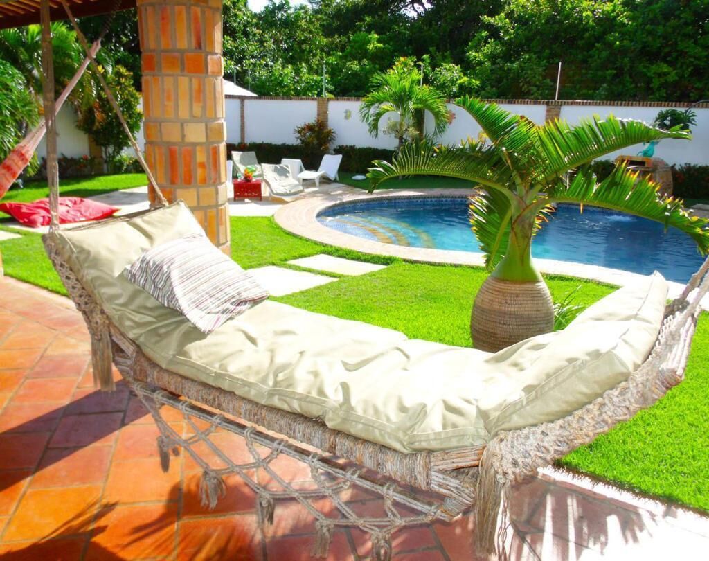 32 インチのスマートテレビ (ケーブル放送視聴可)