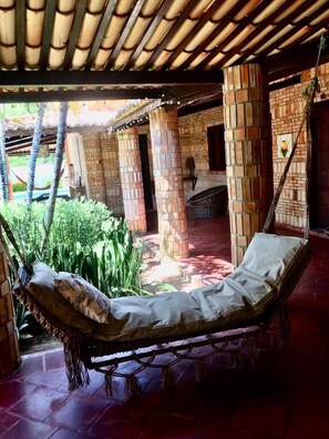 32-inch Smart TV with cable channels - Pousada Villa Mariposa (Beberibe)