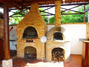 32-inch Smart TV with cable channels - Pousada Villa Mariposa (Beberibe)