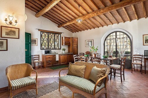 Casa Katia M: A pleasant and spacious two-story apartment in the characteristic style of the Tuscan countryside, with Free WI-FI.