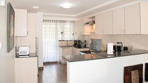Shared kitchen - Sebuleni Riverside by Homes by Della (Nairobi)
