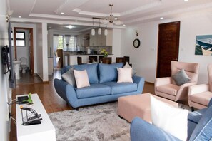 تلفزيون بشاشة مسطحة