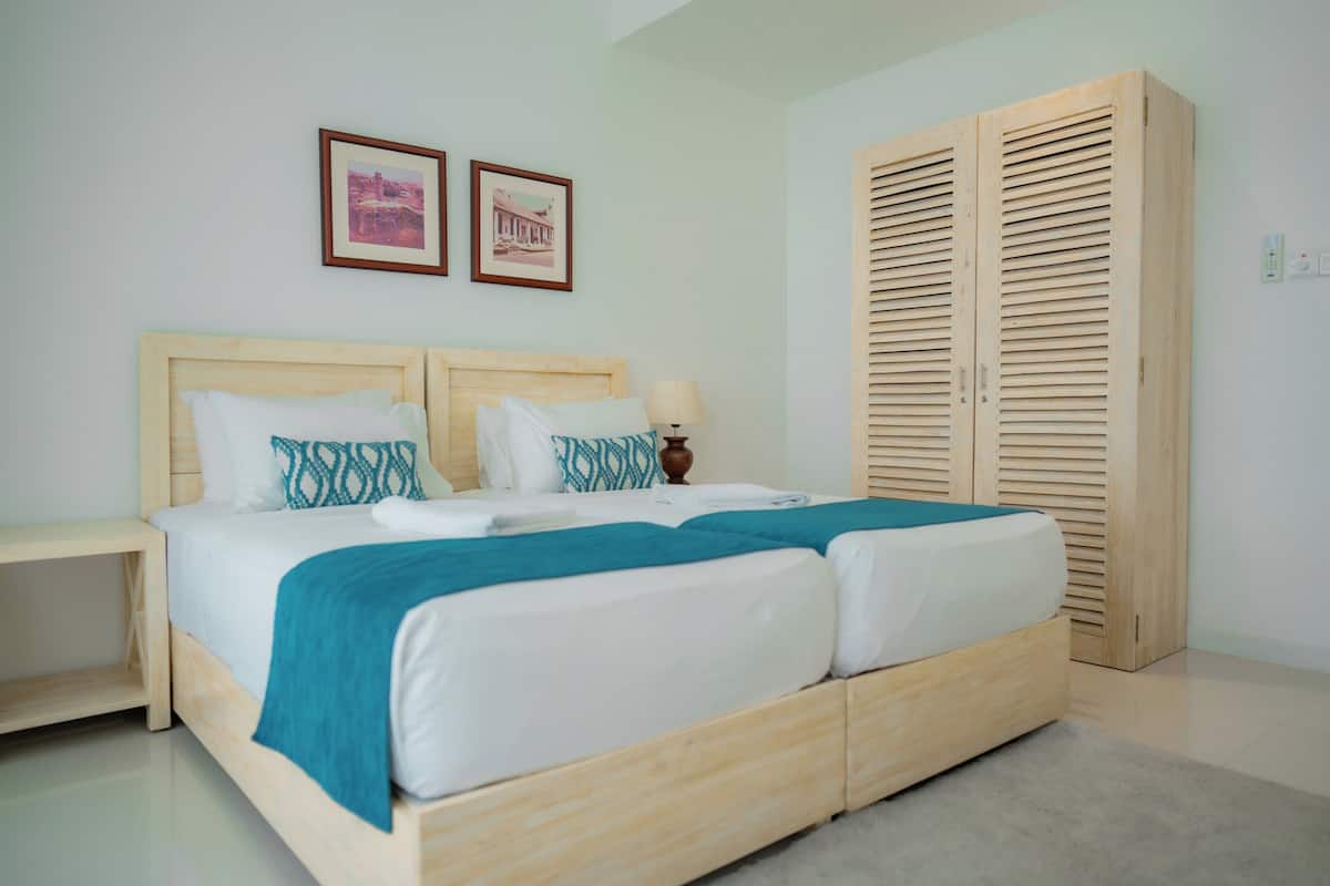 Appartamento Deluxe, 3 camere da letto, cucina, vista mare parziale | 2 camere, con stile personalizzato, con arredamento individuale