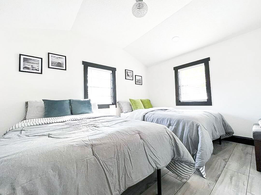 2 bedrooms, travel cot, WiFi, bed sheets