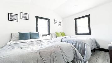 2 bedrooms, travel cot, WiFi, bed sheets