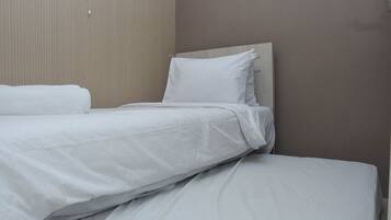 Room | Bathroom | Shower, free toiletries, towels, shampoo