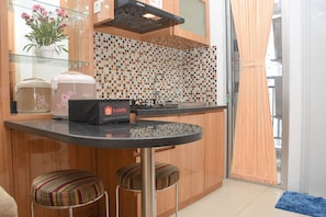 2 bedrooms, free WiFi, bed sheets - Comfortable 2Br Apartment At Bassura City (Jakarta)