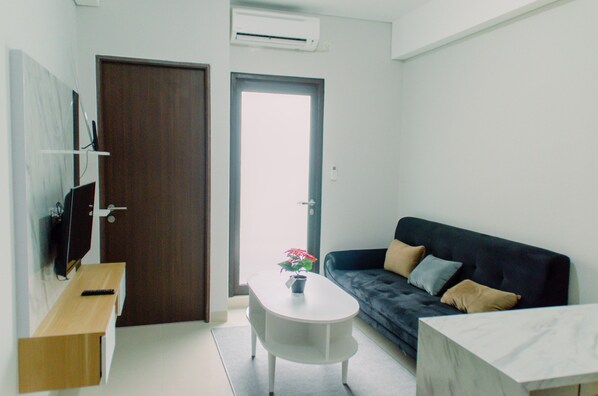 Living area - Simply And Comfort Living 2Br At Transpark Bintaro Apartment (South Tangerang)