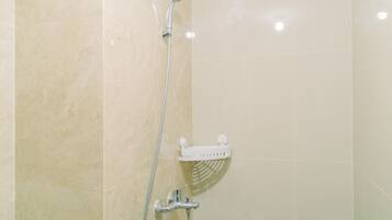 Room | Bathroom | Shower, free toiletries, towels, shampoo