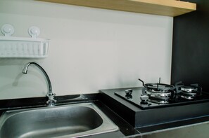 Private kitchen - Simply And Comfort Living 2Br At Transpark Bintaro Apartment (South Tangerang)