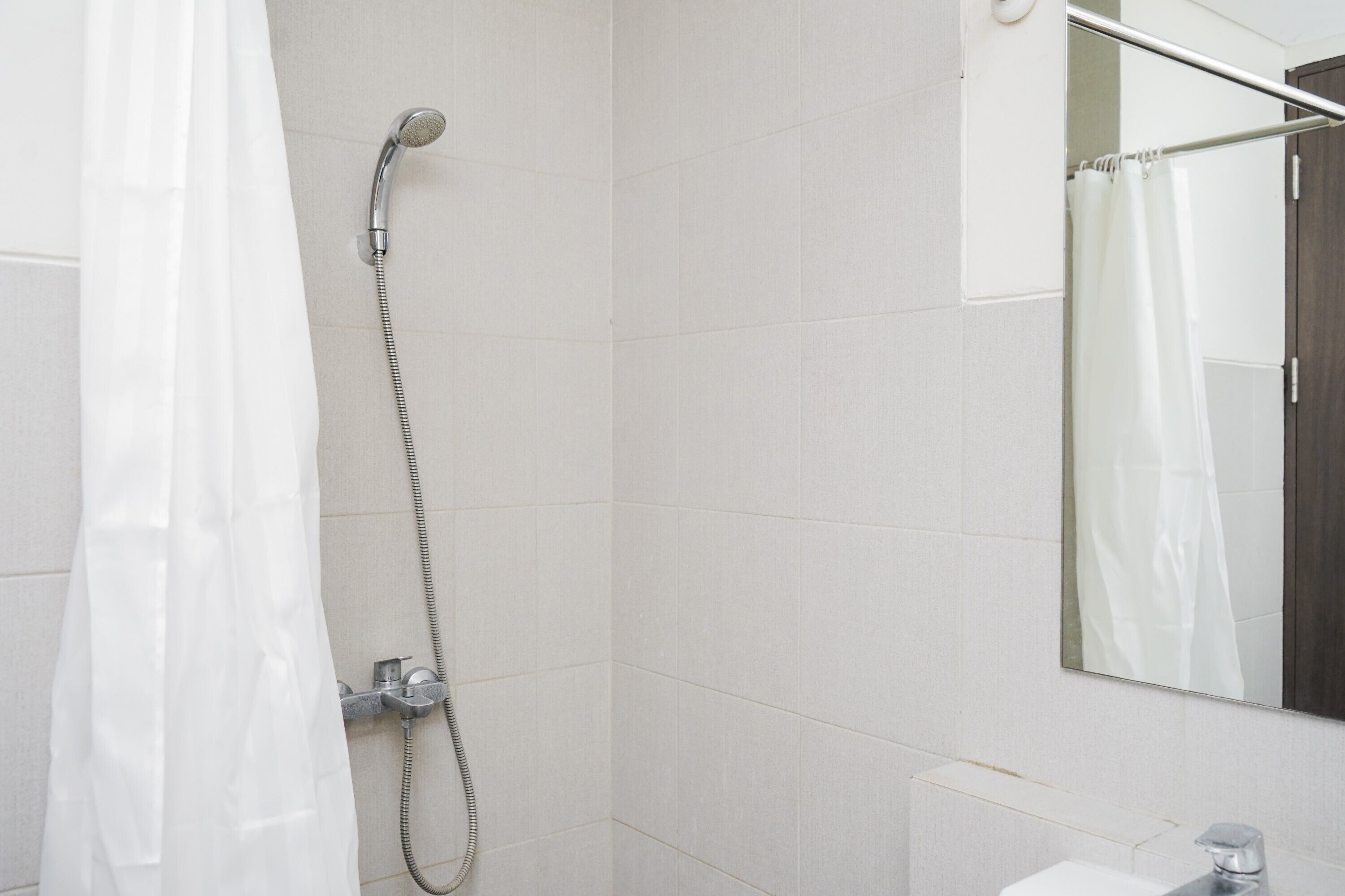 Room | Bathroom | Shower, free toiletries, towels