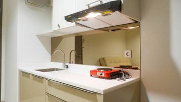 Room | Private kitchen | Fridge, stovetop, cookware/dishes/utensils