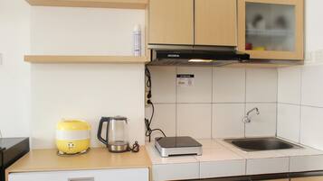 Quarto | Cozinha privada | Geladeira, cooktop, chaleira elétrica