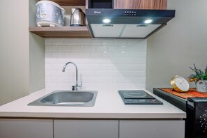 Chambre | Cuisine privée | Réfrigérateur, plaque de cuisson, bouilloire électrique