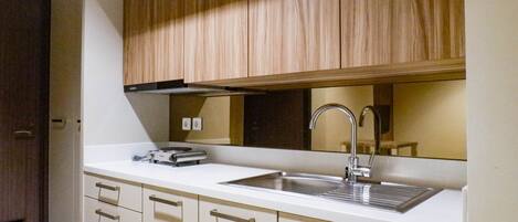 Room | Private kitchen | Fridge, stovetop, cookware/dishes/utensils