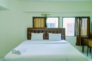 Room | 3 bedrooms, free WiFi, bed sheets - Spacious And Homey 3Br At Kondominium Rajawali Apartment (Jakarta)