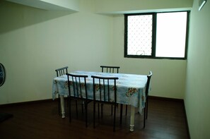 Room | 3 bedrooms, free WiFi, bed sheets