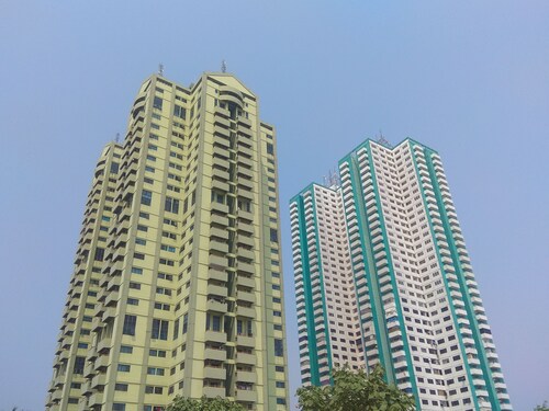 Spacious And Homey 3Br At Kondominium Rajawali Apartment